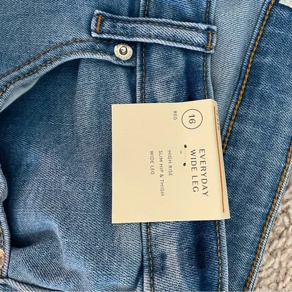 Universal Thread 16R Wide Leg High Rise Stretch Jeans, Light Wash - Picture 2 of 9